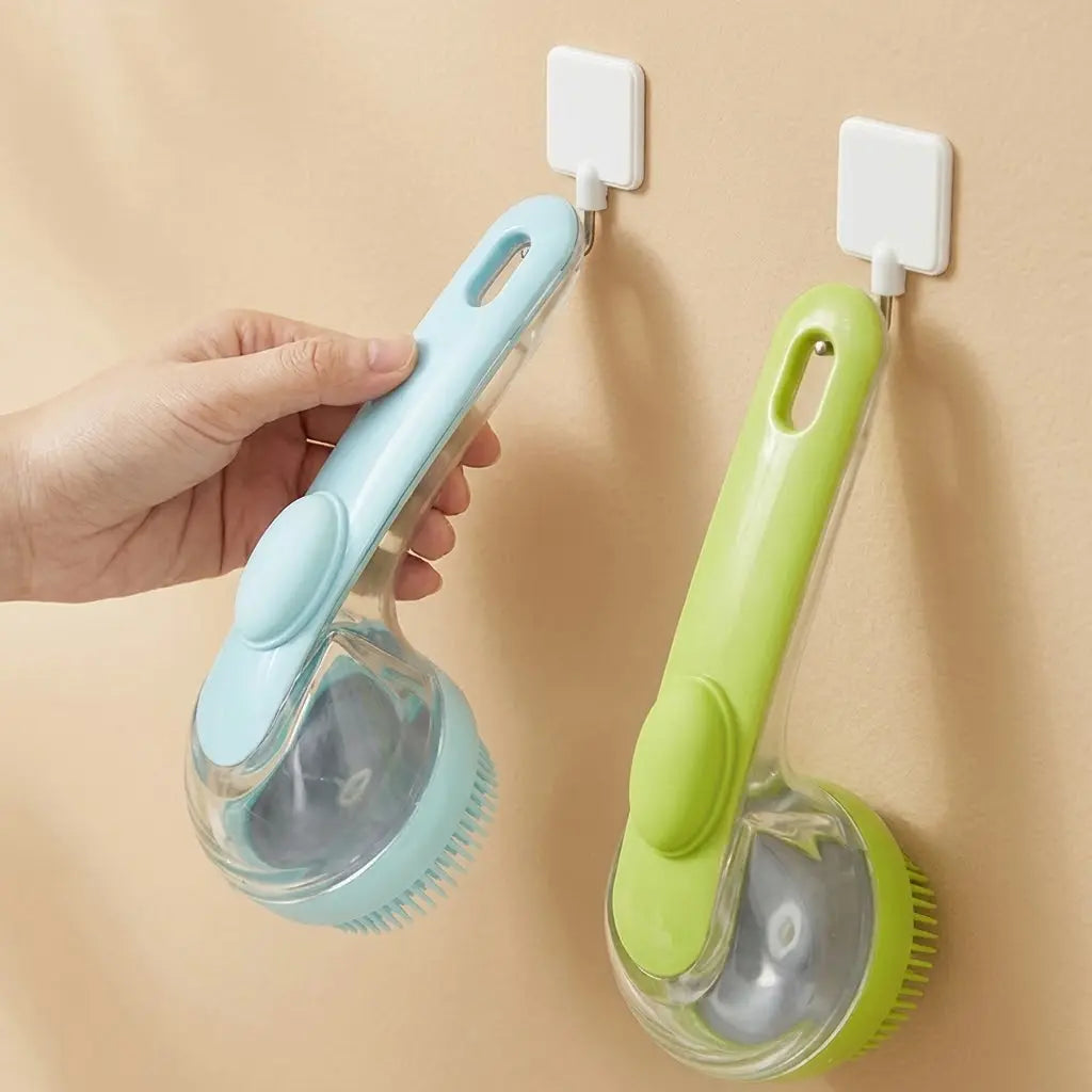 Pet Bath Brush With Soap Dispenser – Essential bathing tool for dogs and cats, featuring a built-in shampoo dispenser.